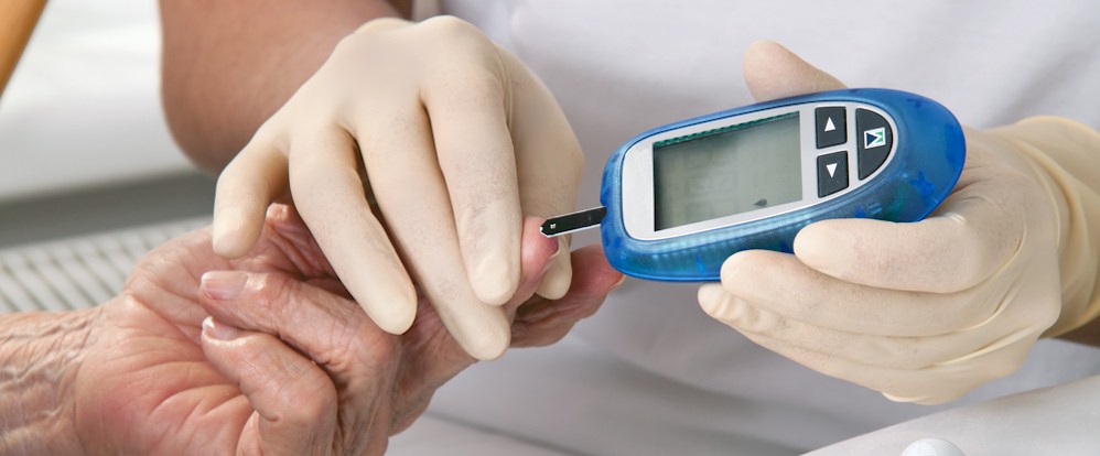 Quais preocupações o portador de diabetes deve ter com os olhos?