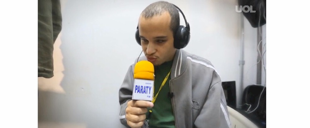 Ele tem cegueira total, mas é comentarista esportivo de rádio paulista